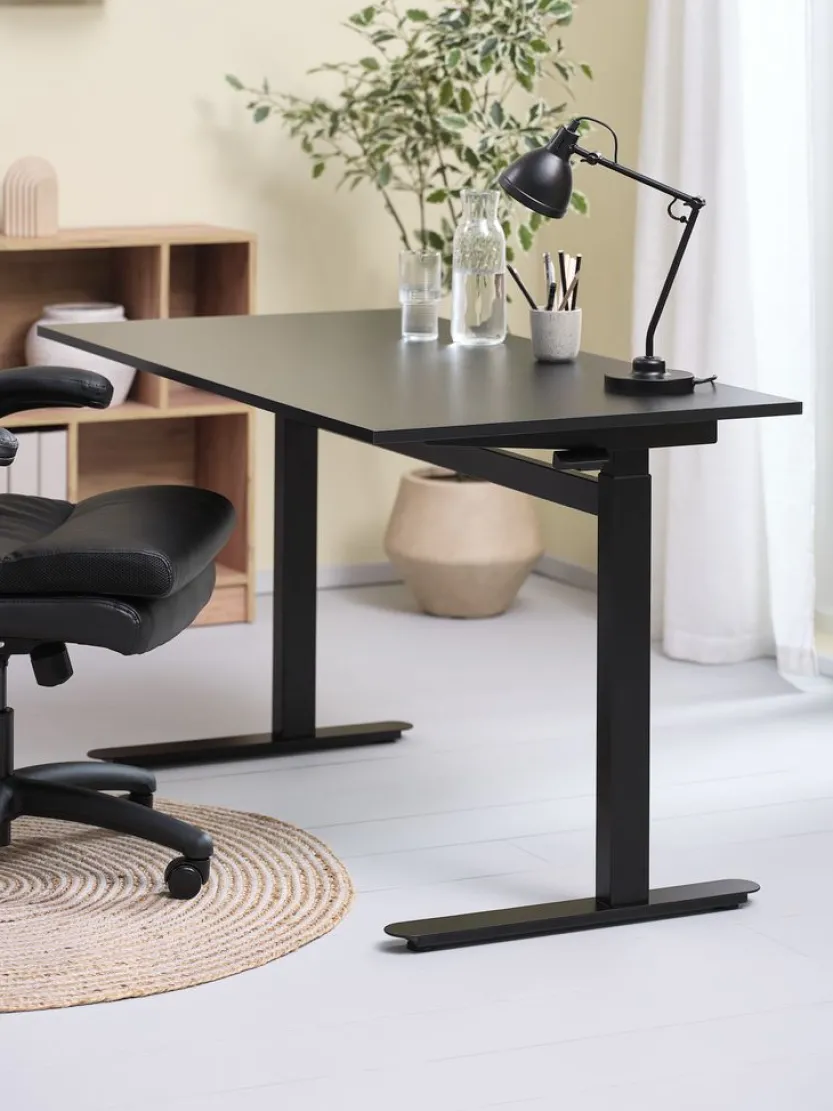 Verstelbaar bureau LUNDTOFT 70x130 zwart